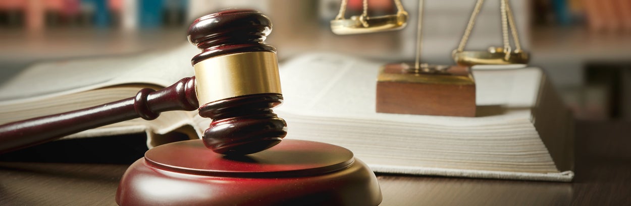 Wetboek strafrecht en hamer