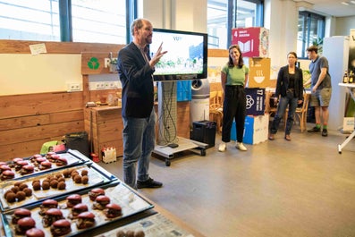 Philipp Pattberg gives lecture about climate in Green Office at VU