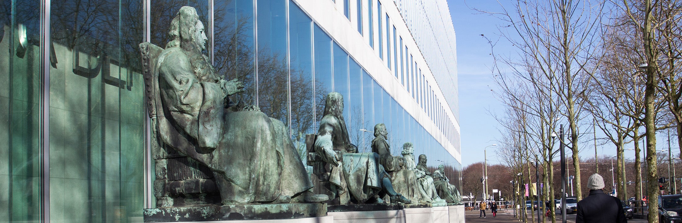 Statues in front of the Supreme Court of the Netherlands building