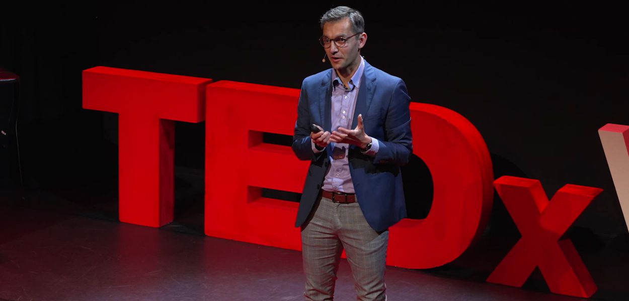 Marius Dorobantu geeft Tedx talk over AI en theologie