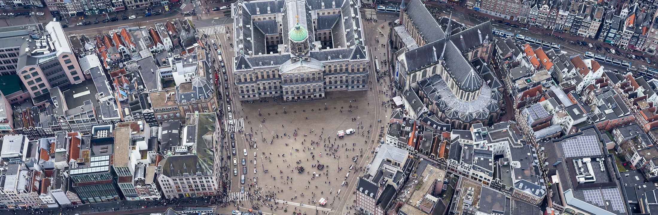 Luchtfoto van de Dam in Amsterdam