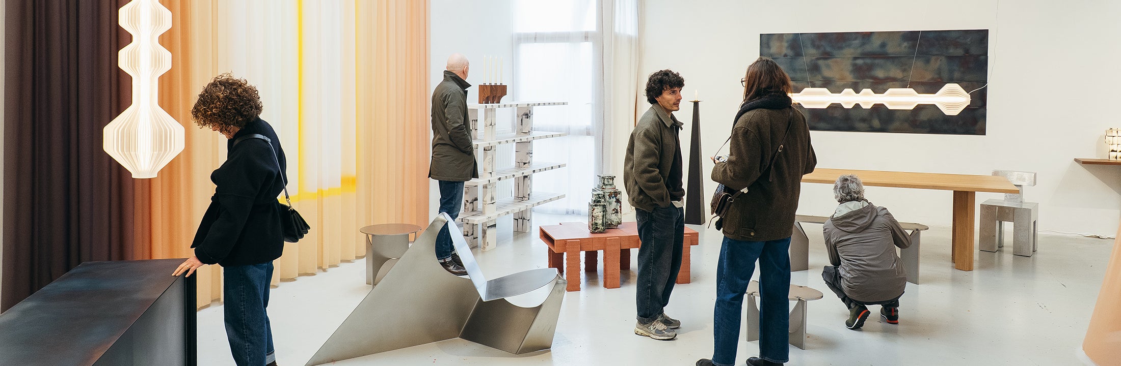 Bezoekers van de Dutch Design Week