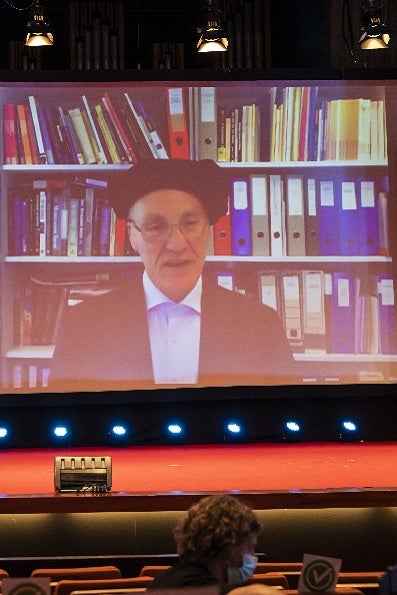 Online uitreiking van het eredoctoraat van de Vrije Universiteit Amsterdam aan Ernst Fehr in 2020.