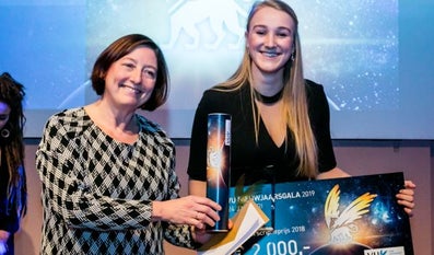 Birgit Henrich ontvangt scriptieprijs