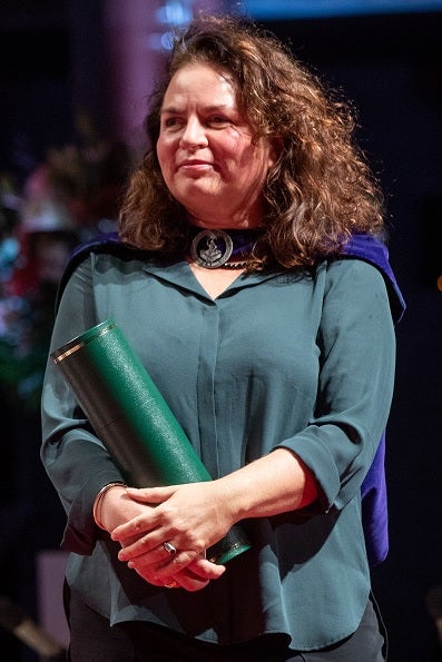 Uitreiking van het eredoctoraat van de Vrije Universiteit Amsterdam aan Marleen Stikker in 2021. 