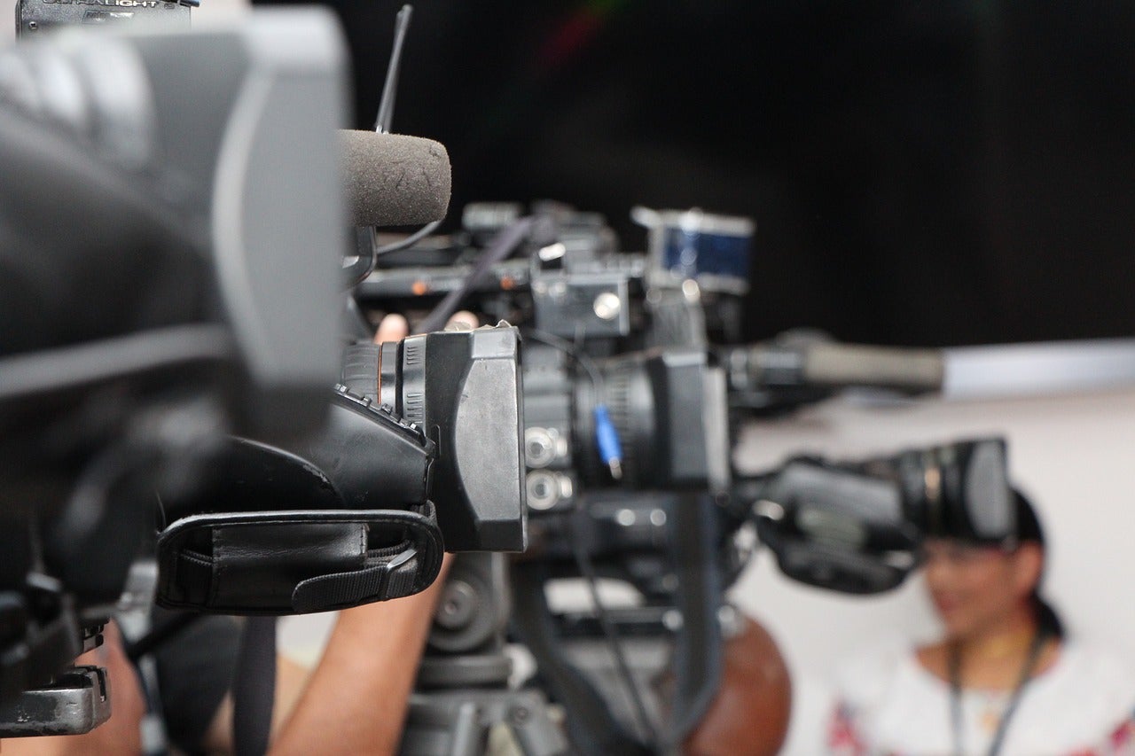 Diverse camera's van de pers staan klaar