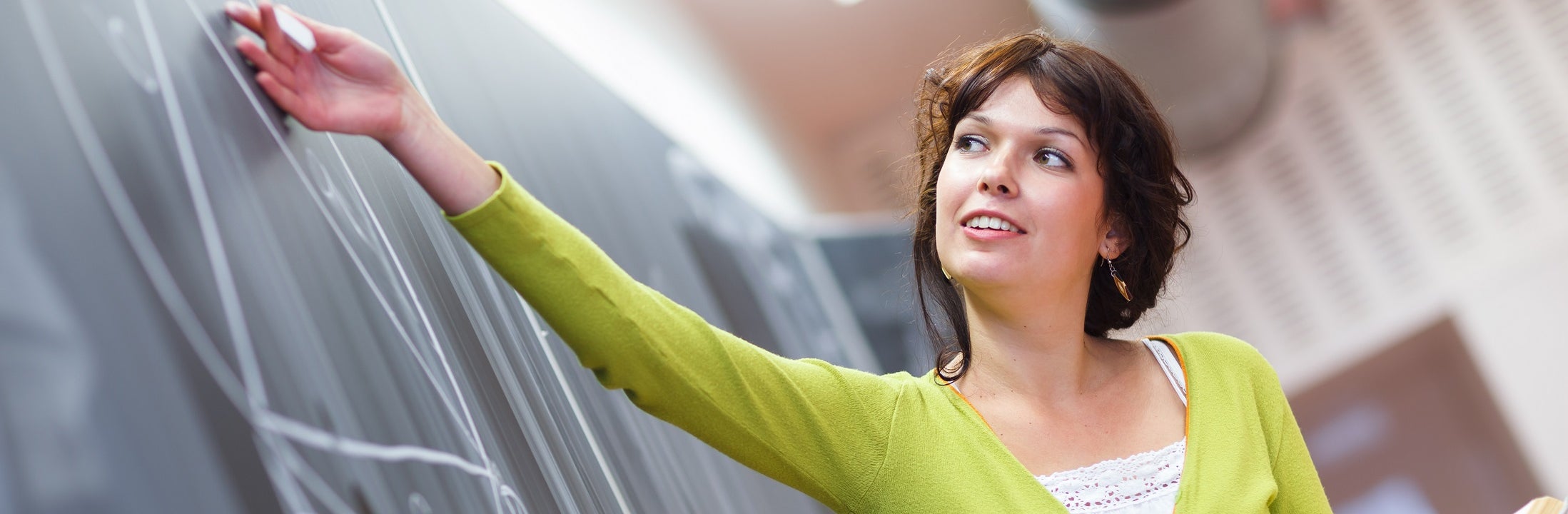 Vrouw met schoolbord