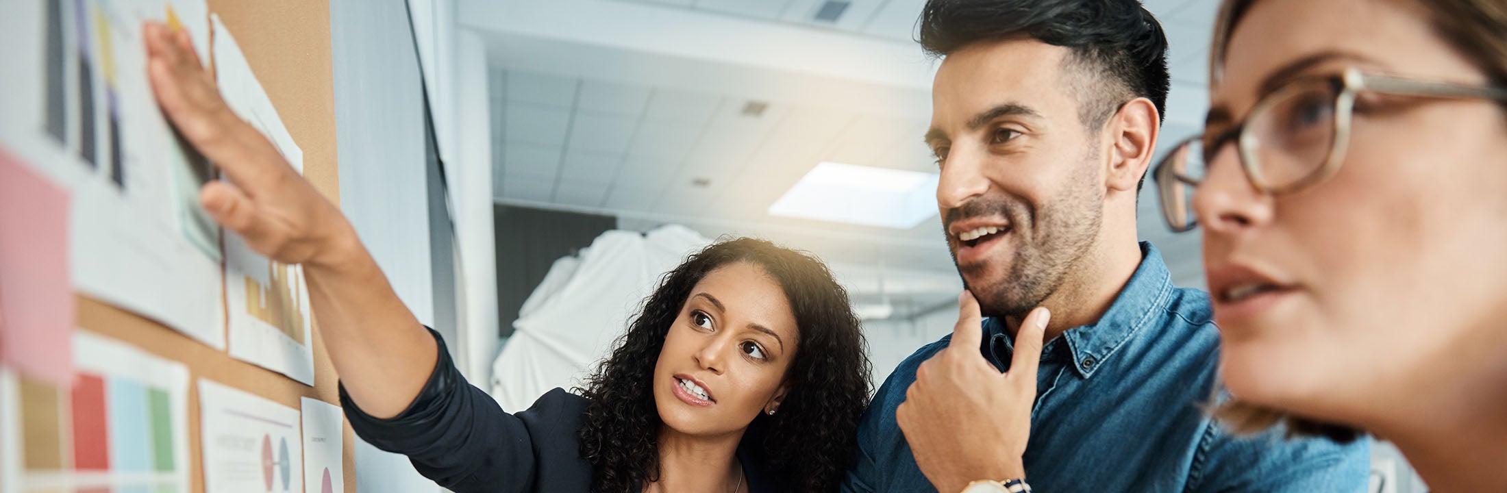 part-time master marketing students discussing 