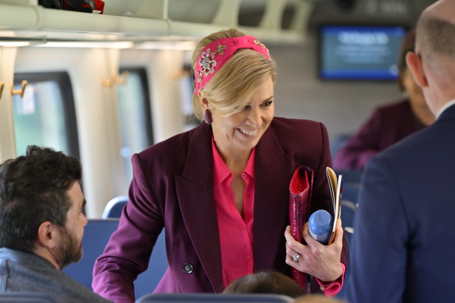 Jan Brusselaers (links op de foto) in gesprek met Hare Majesteit Koningin Máxima 