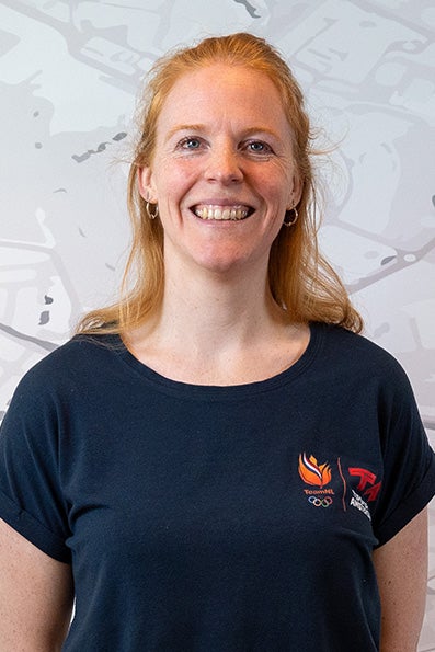 Topsportster Marie Hoogstraten lachend naar de camera