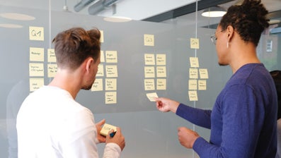 Post-its voor marketing strategie