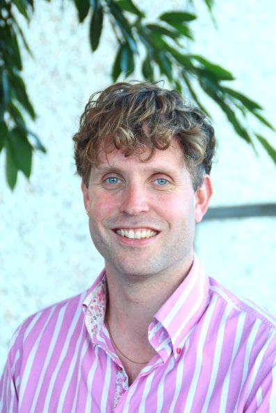 Portrait photo of Jasper de Roos.