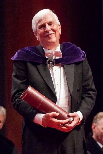 Uitreiking van het eredoctoraat van de Vrije Universiteit Amsterdam aan Fons Orie in 2015. 