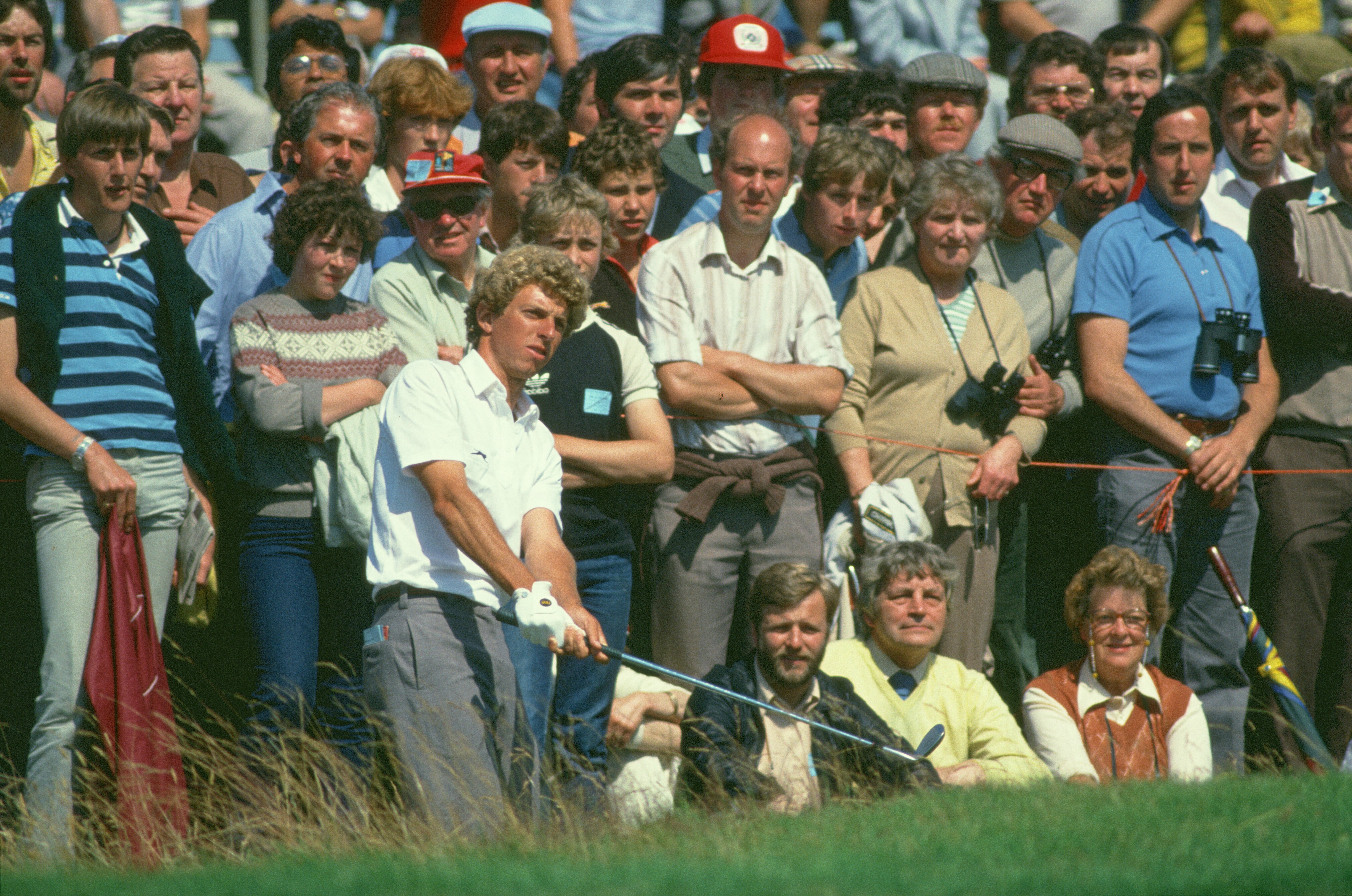 Bobby Clampett playing a chip shot