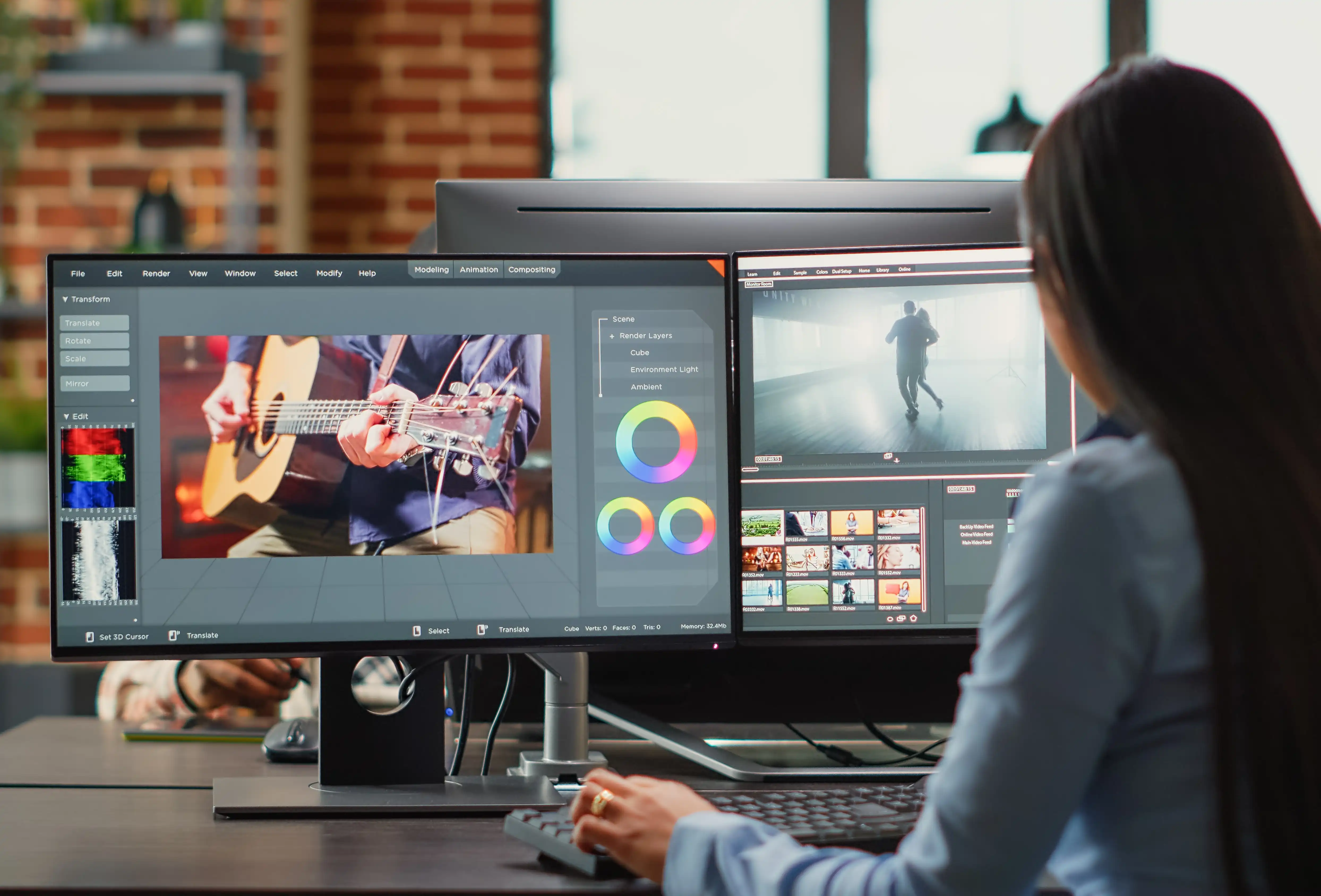 Fotógrafa que se encuentra en la etapa de edición, la cual es facilitada gracias a la Inteligencia Artificial.