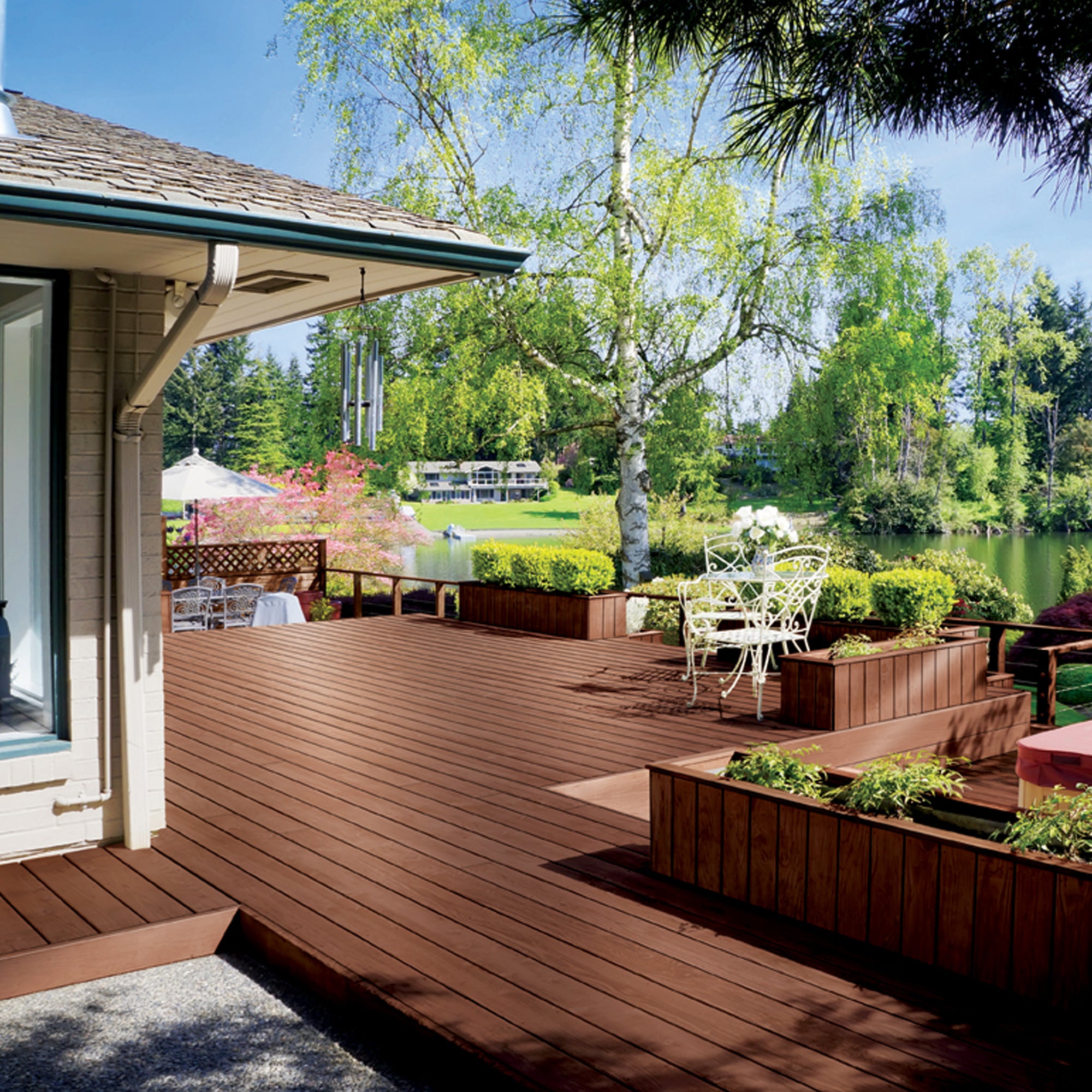 Stain Colors and Finishes for Wood Decks