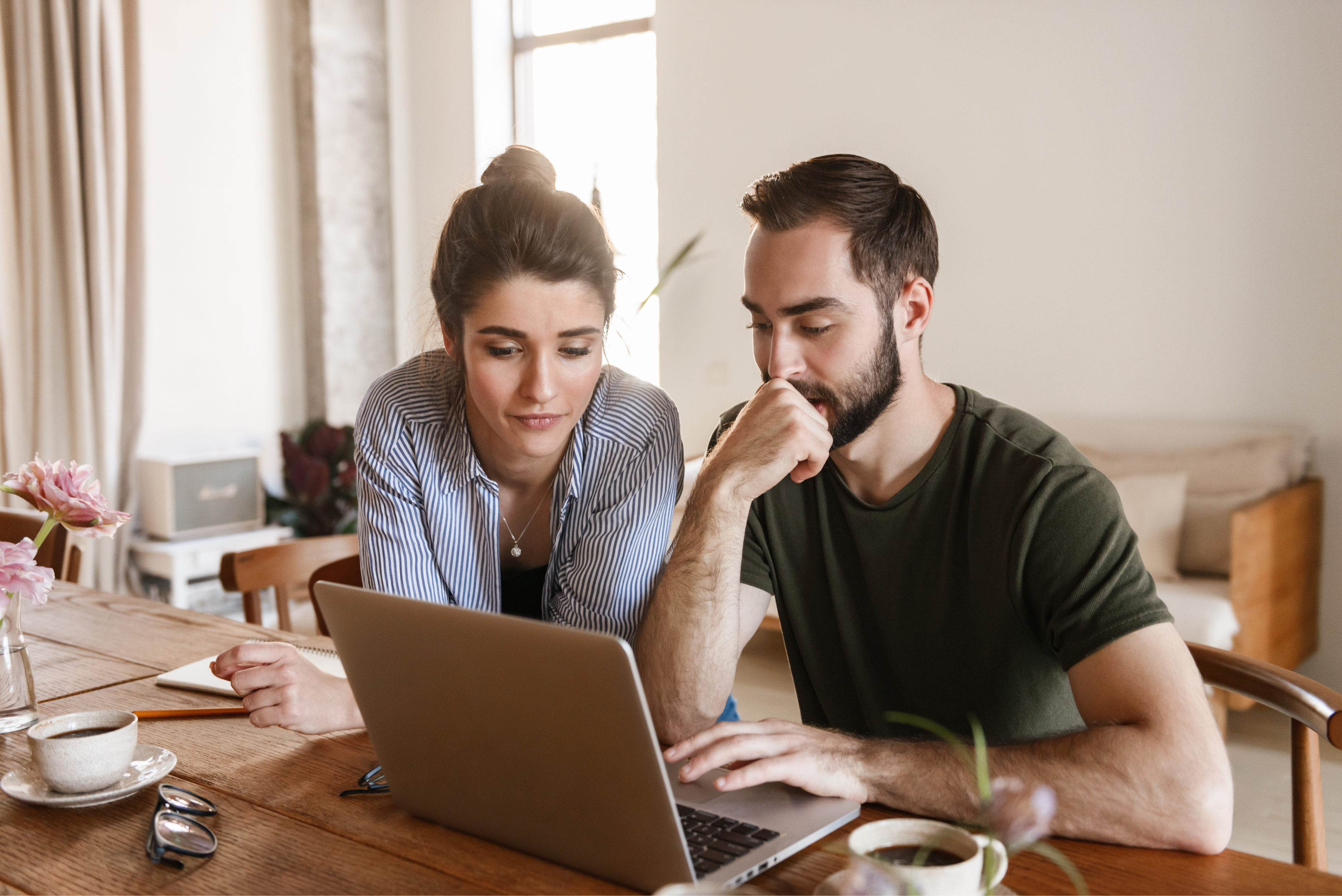Family on laptop