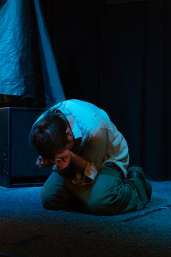 Laca suffering on stage