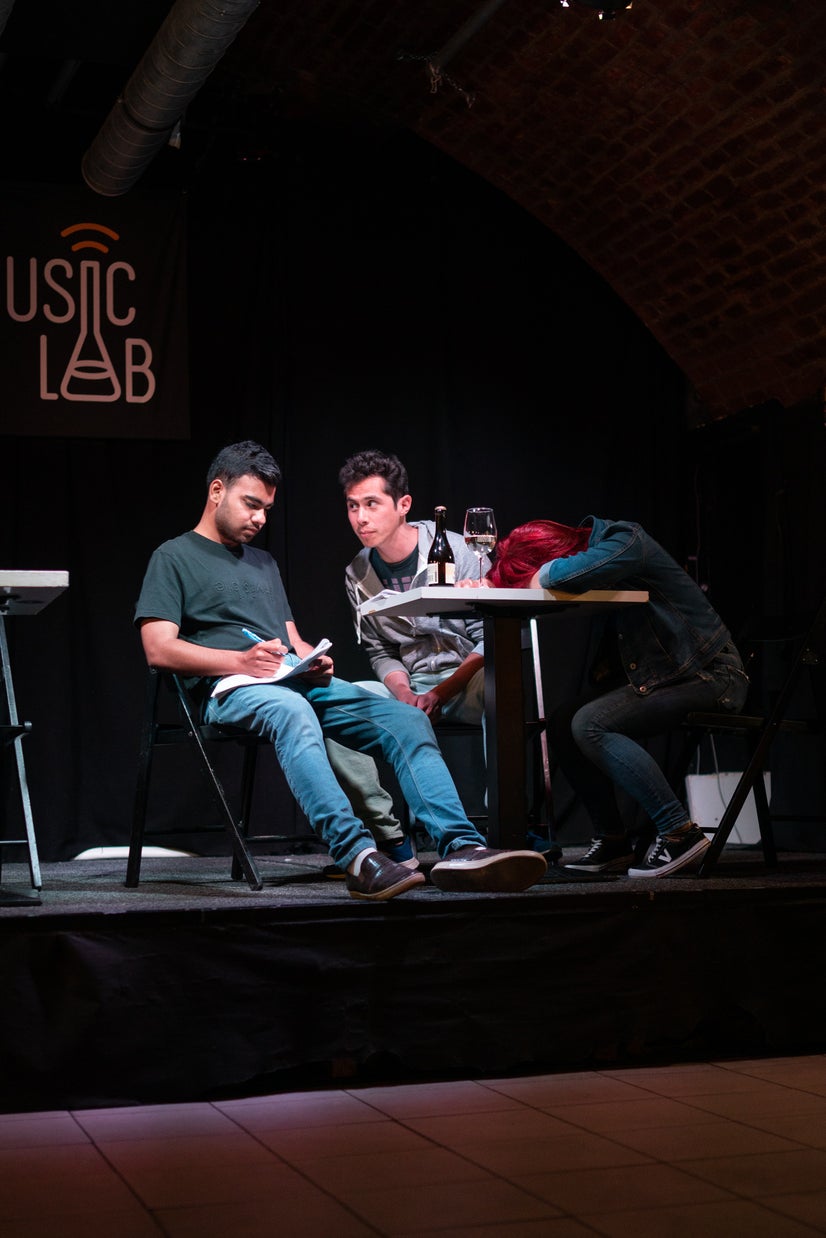 Dušan conspires with Broněk while Renata sleeps.