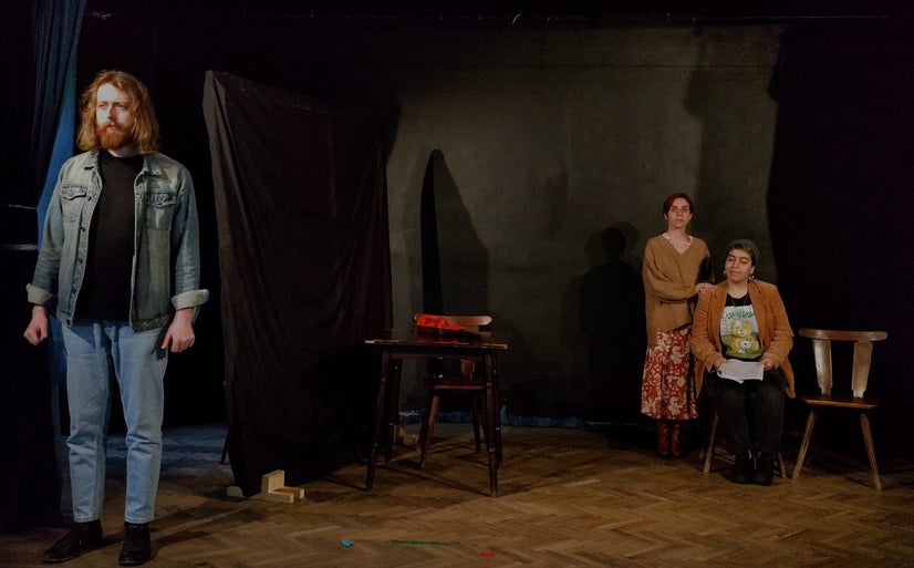 The Marshal gives a speech while his daughter and Pavlina Krüg wait.