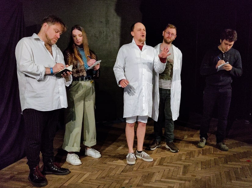 Sigelius describes progress on the White Disease to the press.