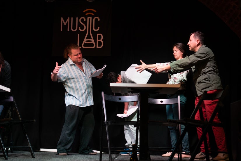 The police arrive and question Jenda.