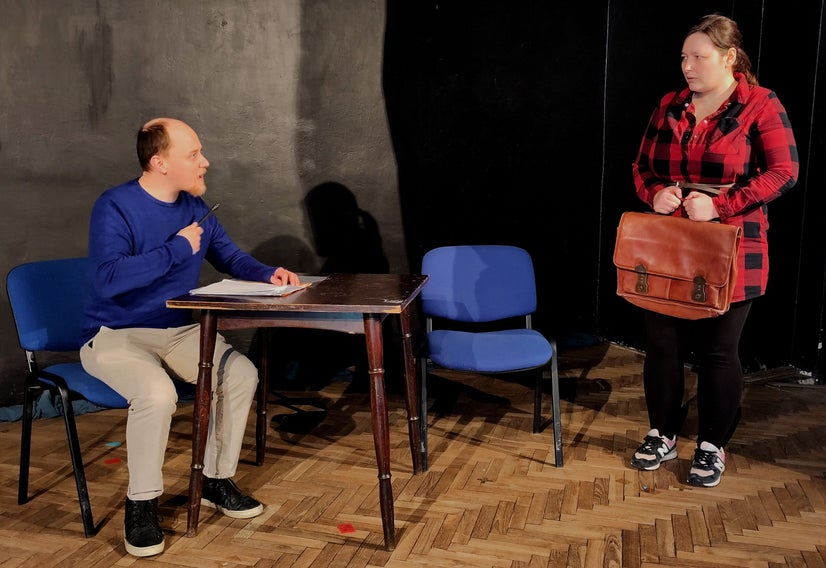 Dr. Galén discusses the cure with Court Councilor Sigelius.