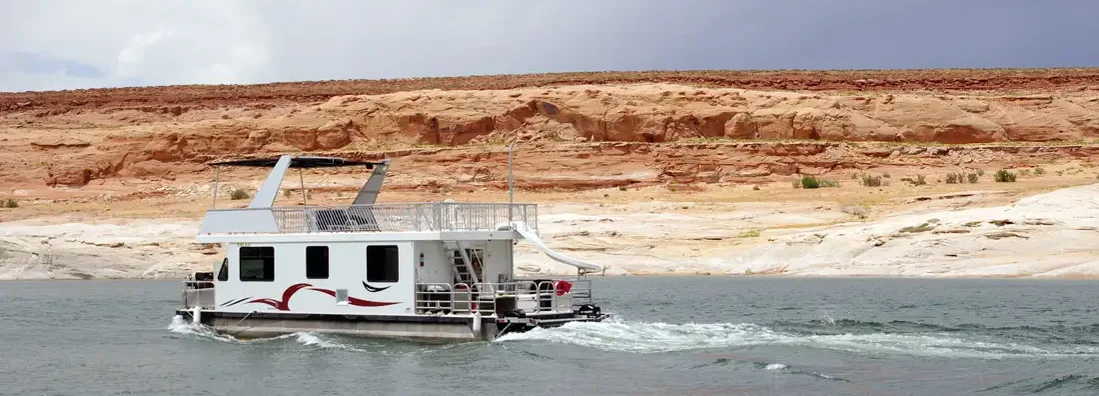 Houseboat floating. Find New Mexico Boat Insurance.