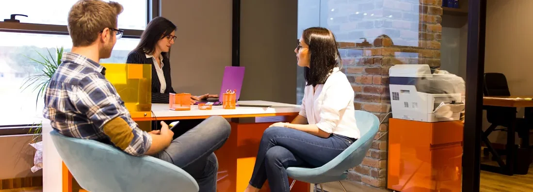 Couple getting advice in office from agent. Why work with an independent agent in Missouri.