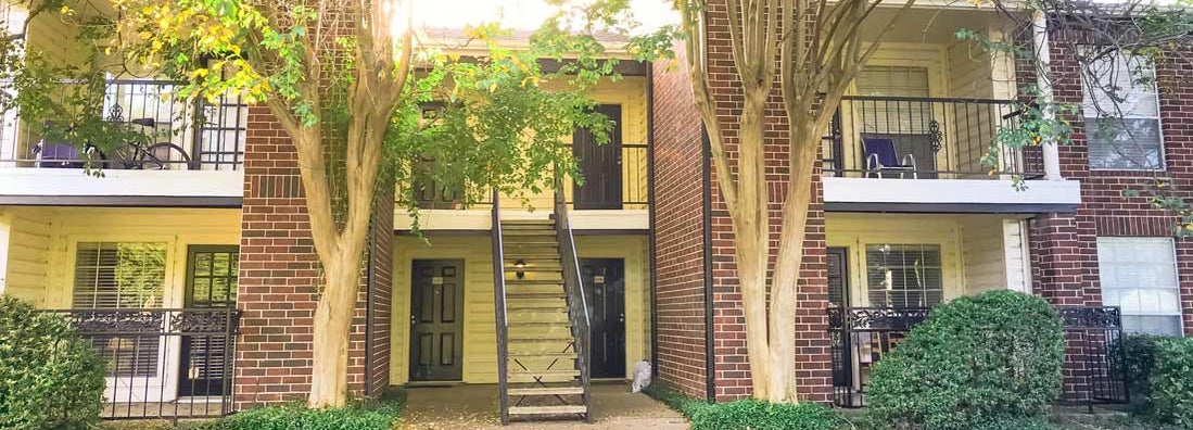 Apartment complex in suburban Mississippi in fall season sunset. Find Mississippi renters insurance.