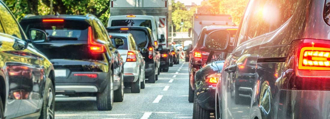 Traffic jam in the city. Find Philadelphia Pennsylvania car insurance.