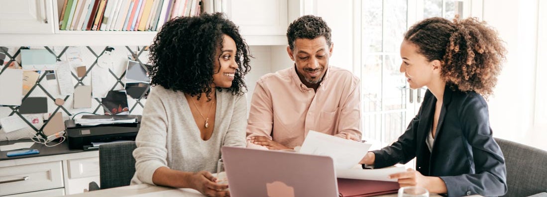 Couple talking to an independent insurance agent