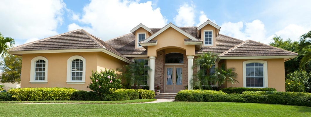Beautiful, luxurious House with nice landscaping in Florida. Find Orlando Florida homeowners insurance.