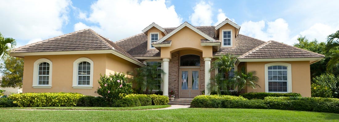 Beautiful, luxurious House with nice landscaping in Florida. Find Orlando Florida homeowners insurance.