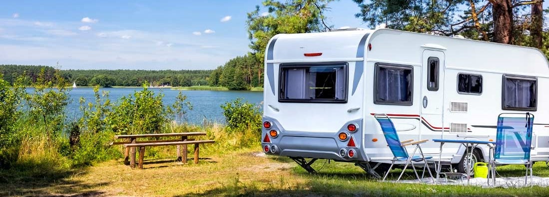 RV at the lake. Find Minnesota RV Insurance.