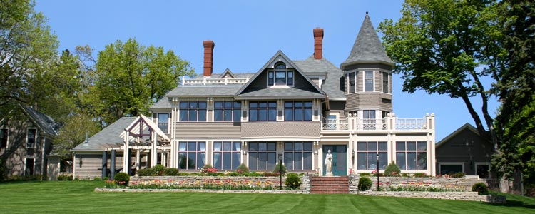 large home in the day time