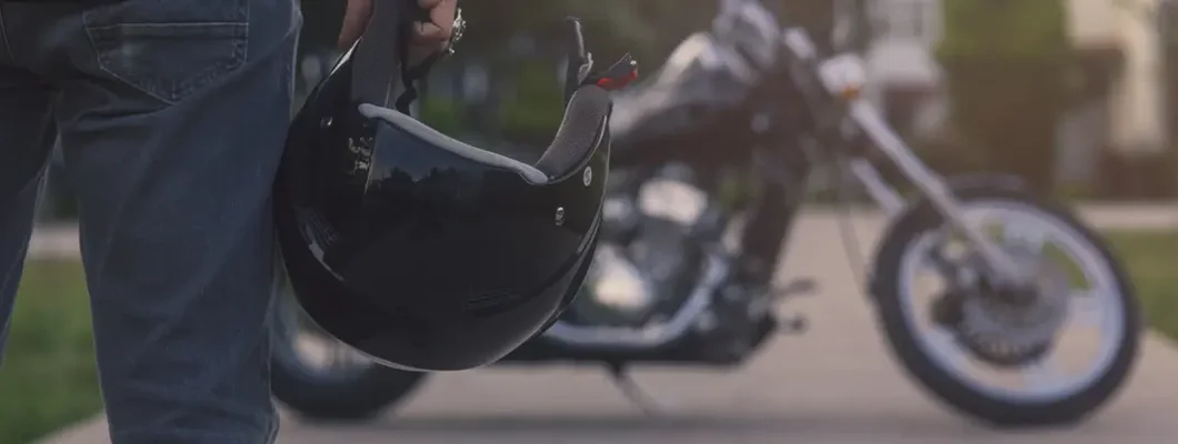 Motorcycle driver and helmet. Find Oregon motorcycle insurance.