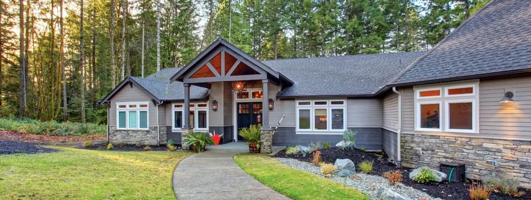 Beautiful house with driveway. How to Find the Best Homeowners Insurance in Whitefish, Montana.