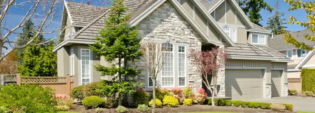 Luxury house on a sunny day. How to Find the Best Homeowners Insurance in North Liberty, Iowa.