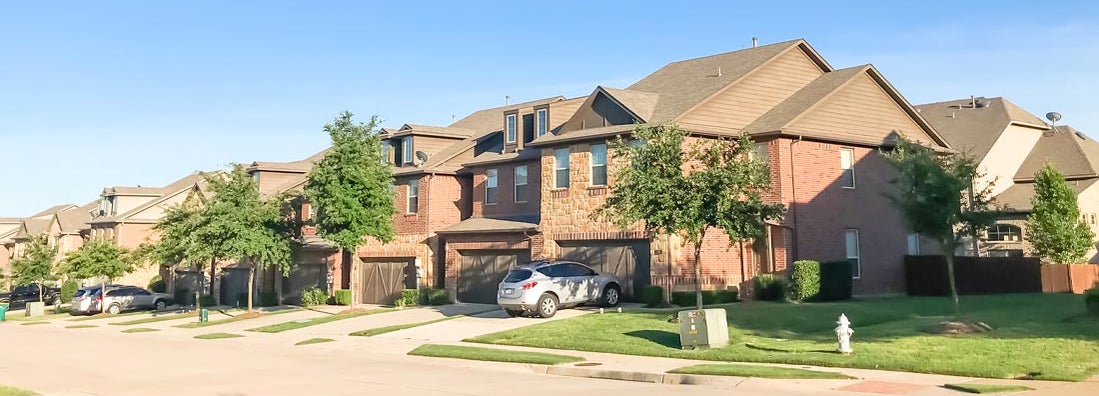 New established neighborhood houses in suburban Dallas, Texas. Find Texas umbrella insurance.