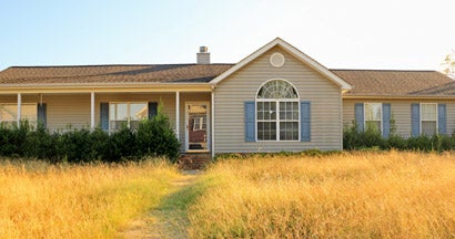Unkempt Property of Foreclosed Working Class Ranch Style Home. How to Buy a House in Foreclosure. 