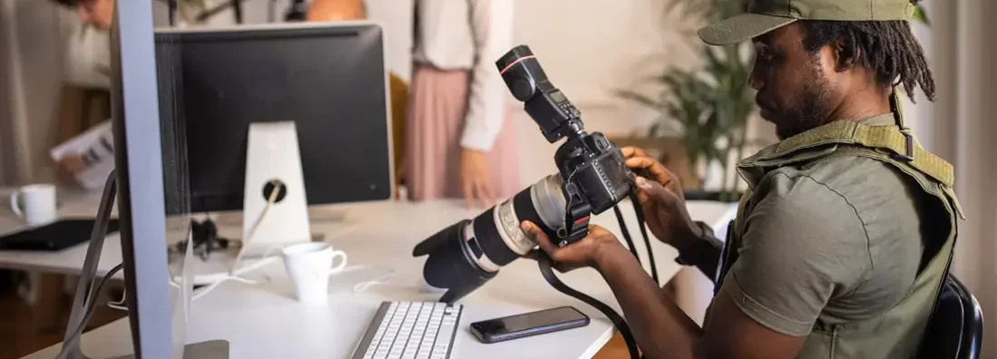 Editorial photographer observing the photos on camera, at the office. Find Southlake, Texas business insurance.