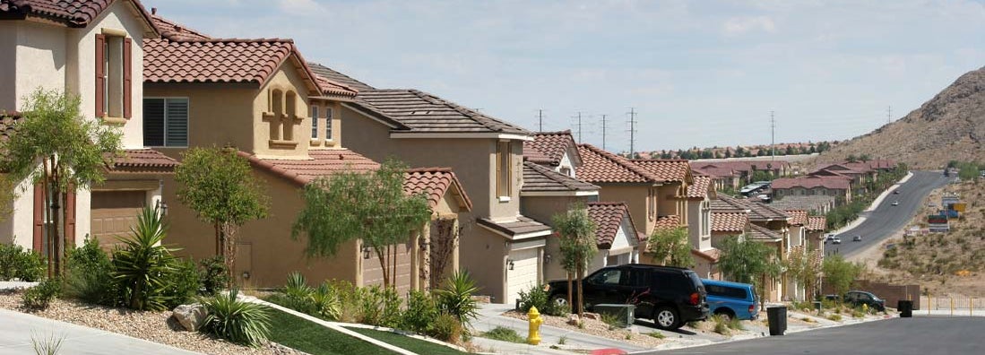 Southwest neighborhood homes and cars. Find Arizona umbrella insurance.