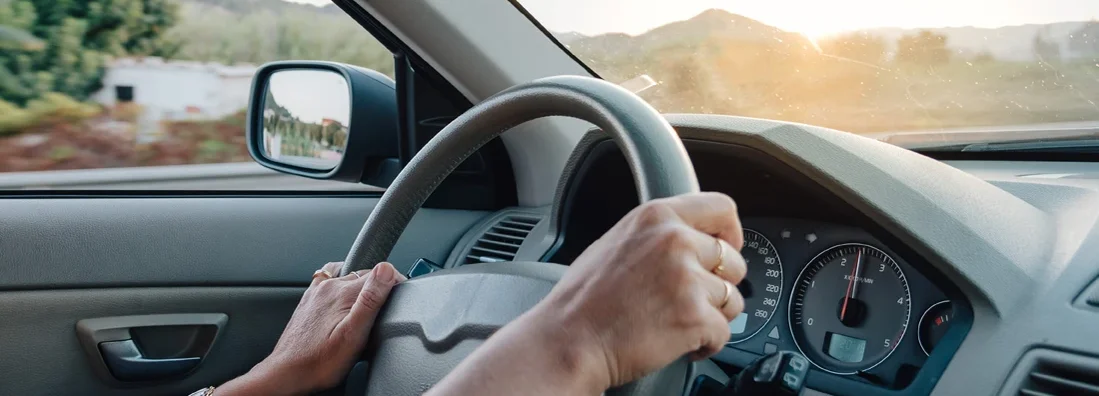 Close up of woman hands driving a car. How to Find the Best Car Insurance in West Linn, OR.