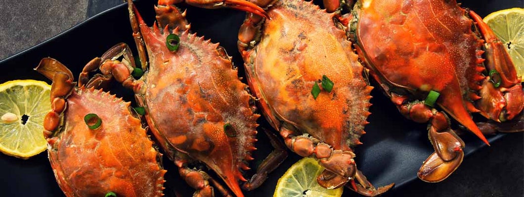 Steamed Blue crabs with lemon garnish