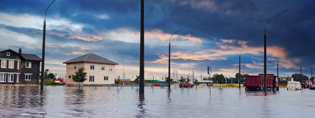 Flooded streets of a California neighborhood. Find California flood insurance.