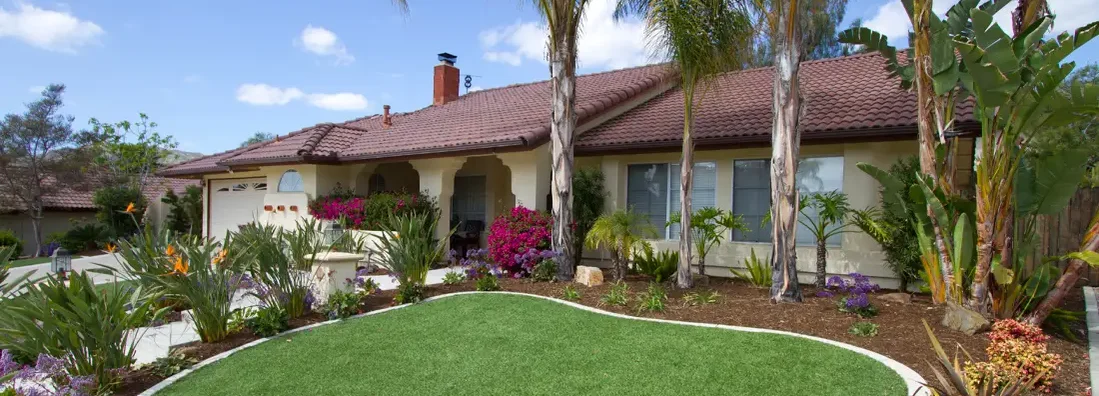 Landscaped Florida home. Find Parkland, Florida home insurance.