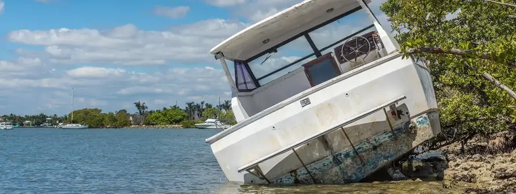Boat damaged and abandoned by the passage of a cyclone in Miami. Renters broke my boat.