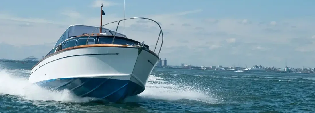 Motorboat at speed. Find New Hampshire Boat Insurance.