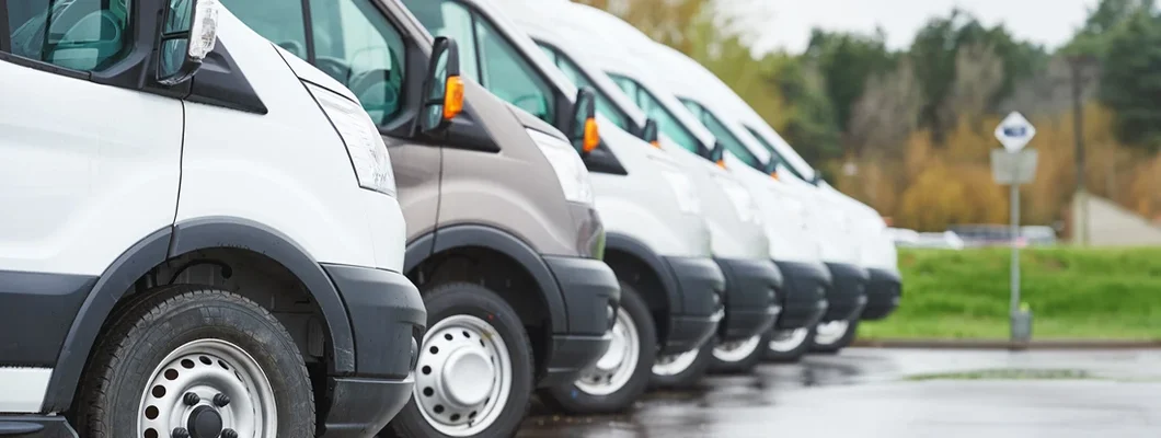 Commercial delivery vans in row. Find Commercial Auto Claims Insurance.